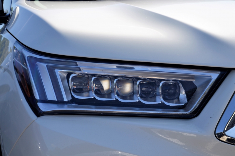 concession-auto-POURRIERES-min_acura-headlamp-2834131